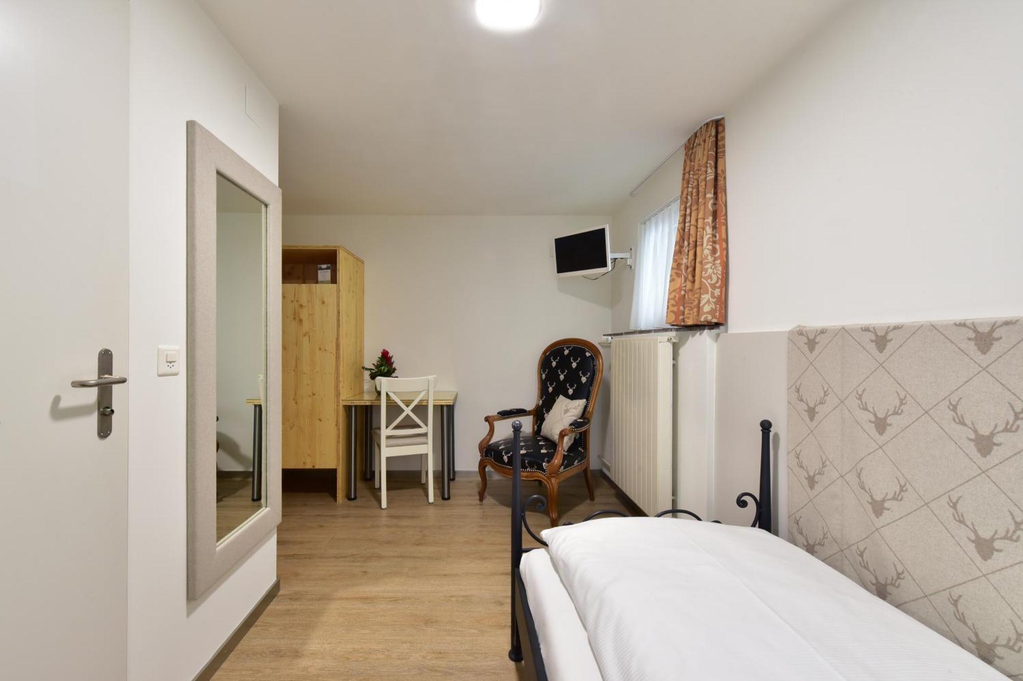 Single Room,1765866651:JPEG