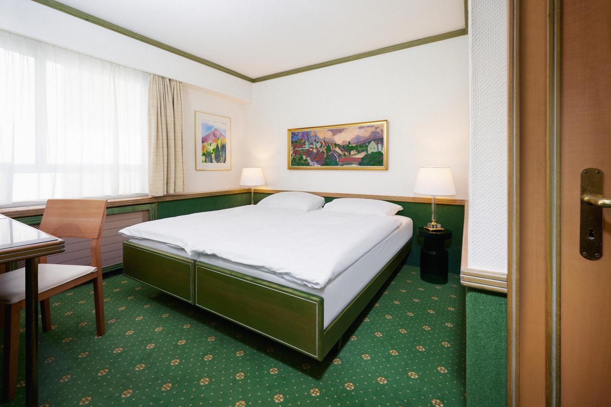 Twin Room,1695317537:JPEG