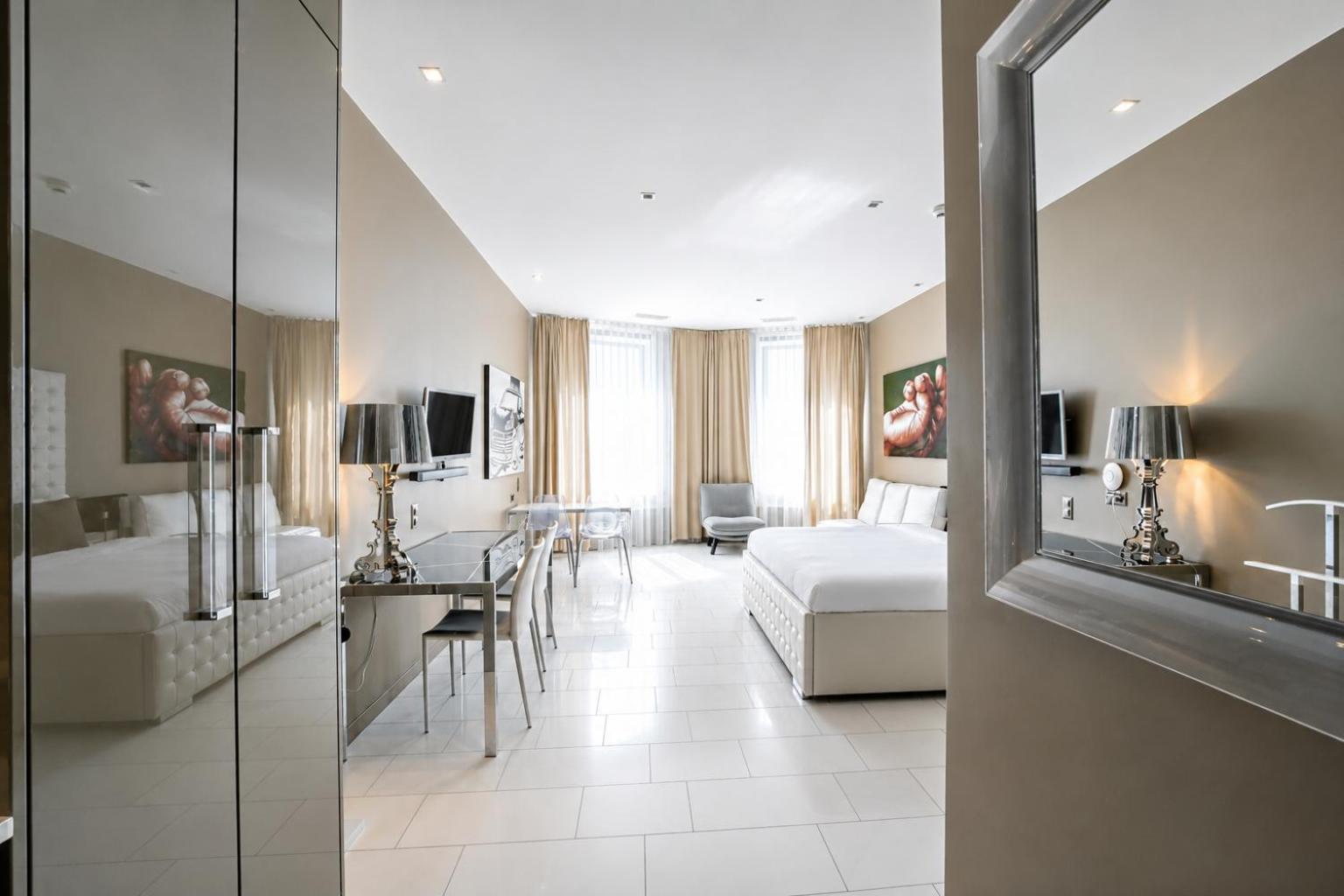 Grand Apartment Kitchenette