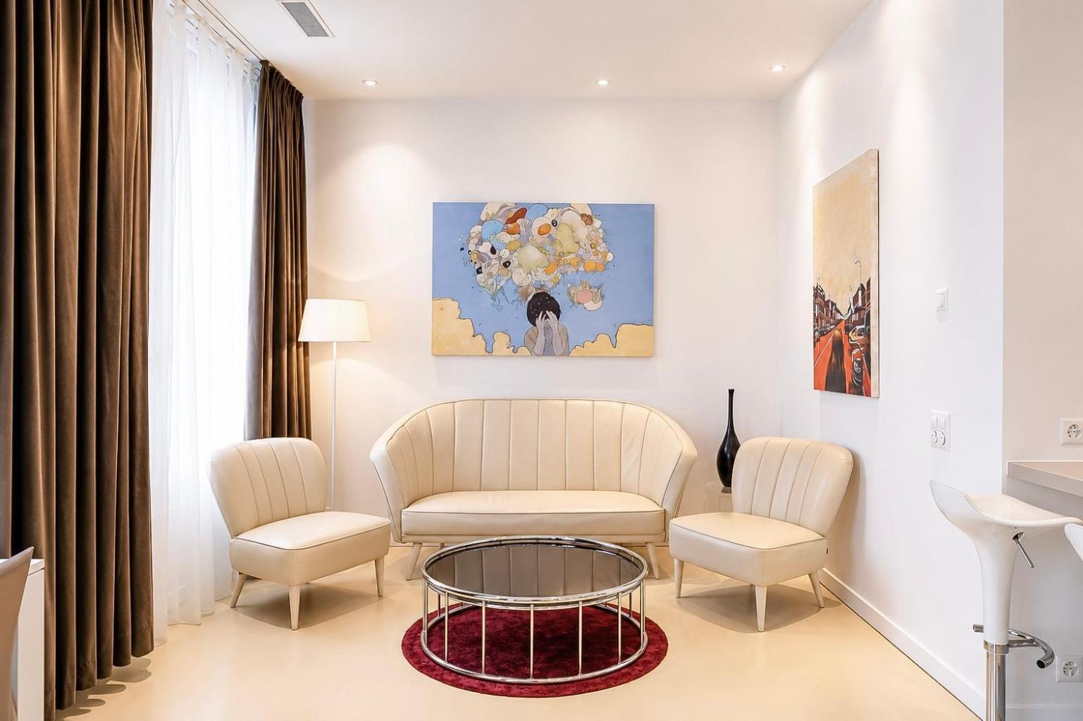 Grand Apartment Kitchenette