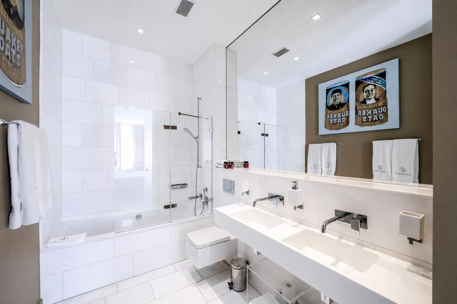 Grand Apartment Kitchenette