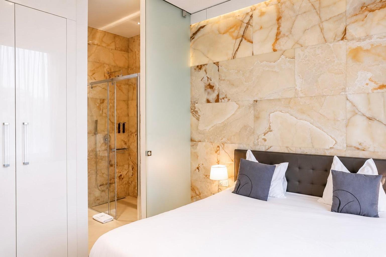 Grand Apartment Kitchenette