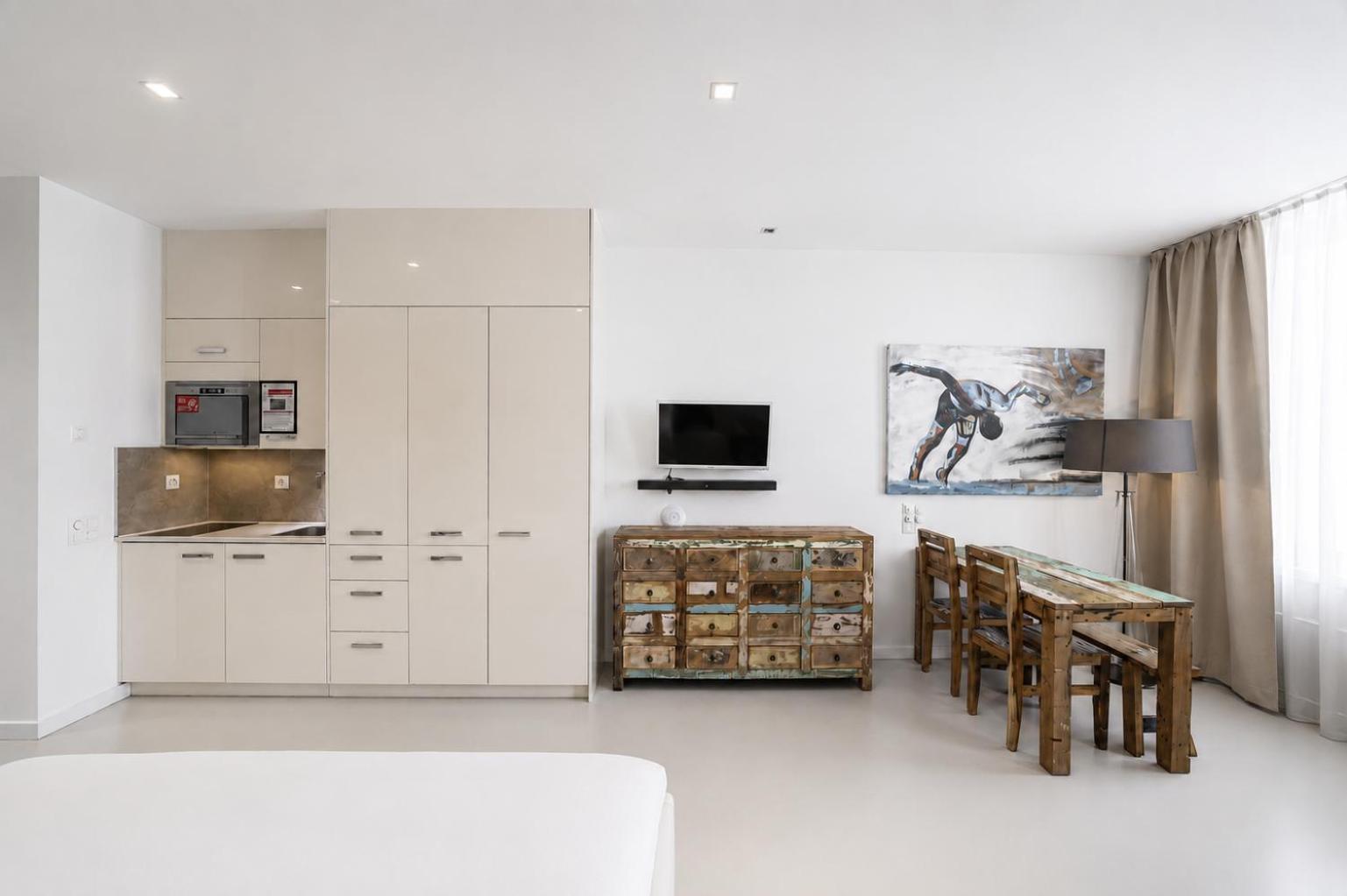Senior Studio Kitchenette
