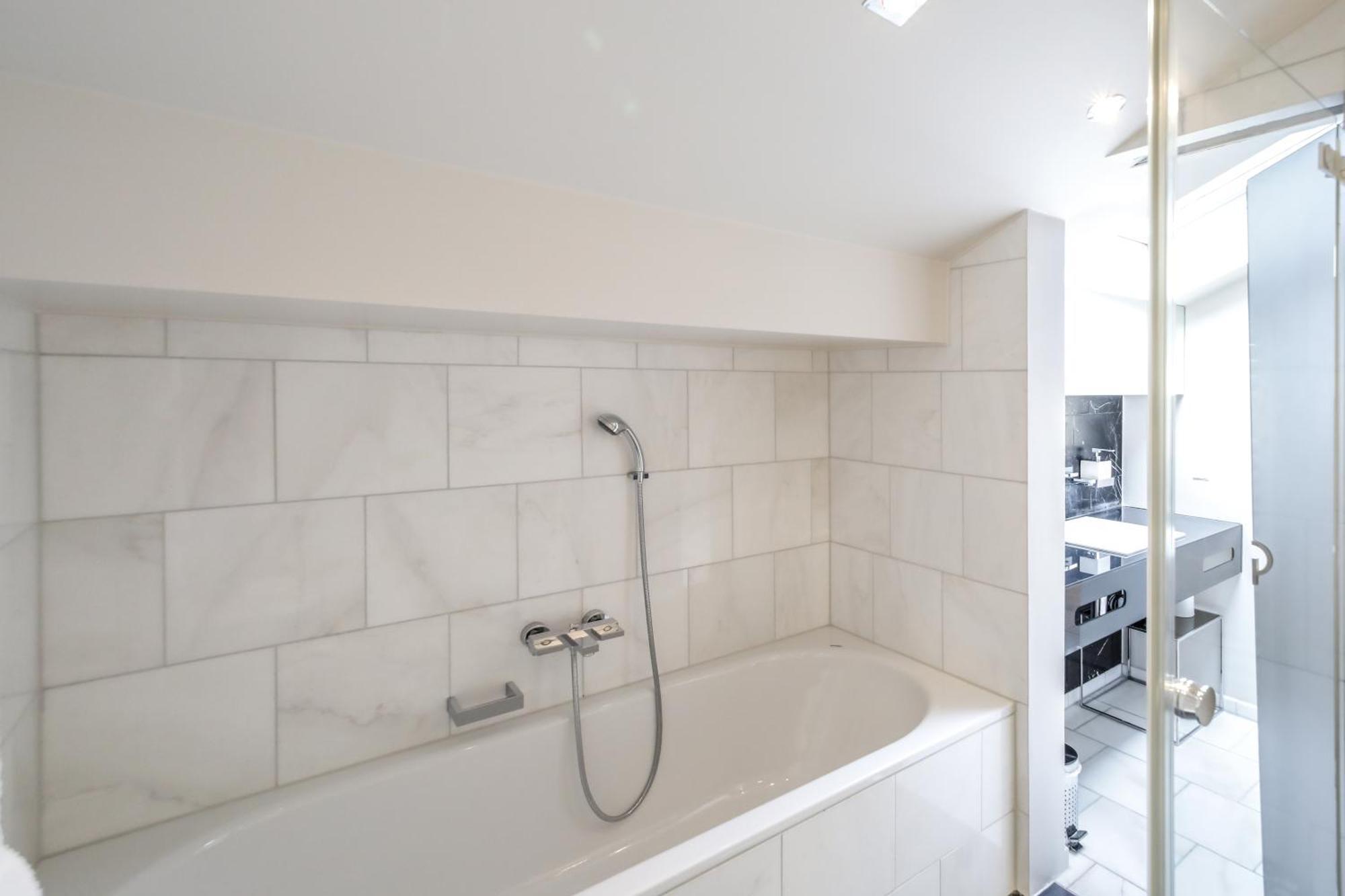 Grand Apartment Balcony Kitchenette