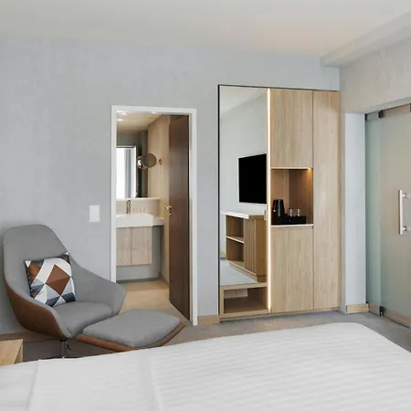 Courtyard By Marriott Zurich North-3